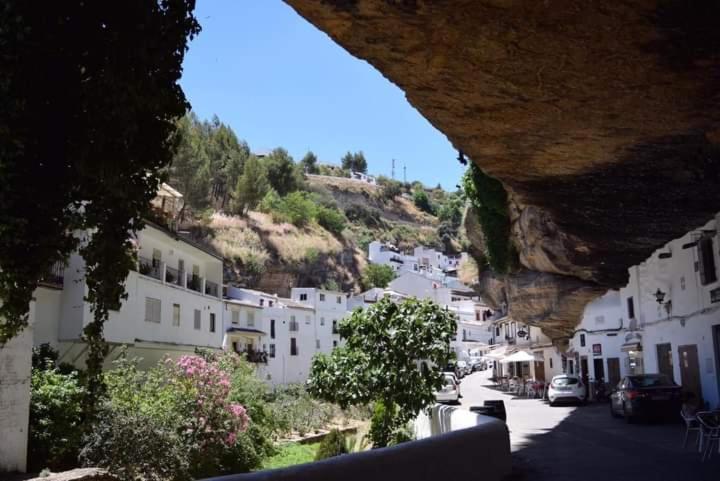Setenil De Las BodegasLa Casa Del Rioアパートメント エクステリア 写真