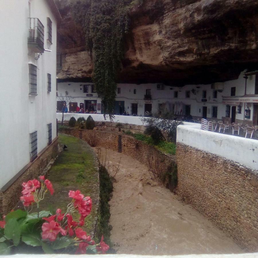 Setenil De Las BodegasLa Casa Del Rioアパートメント エクステリア 写真